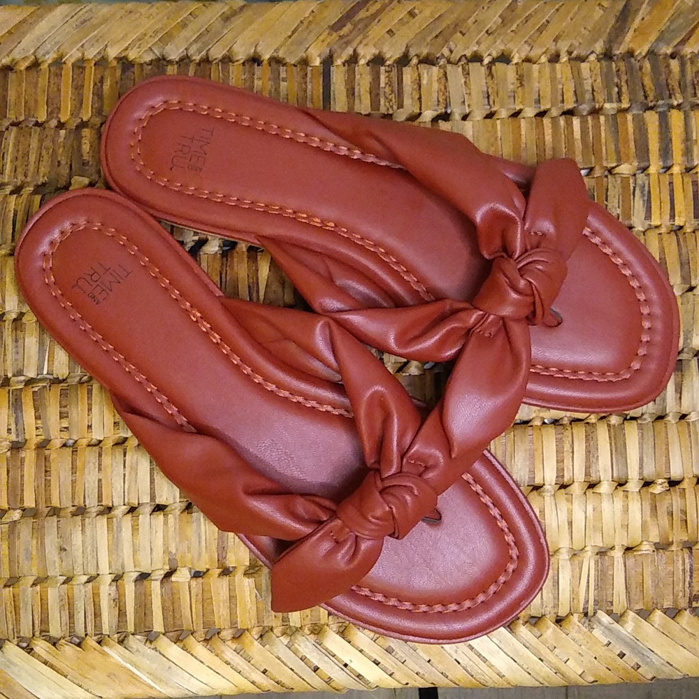 Time and Tru thong sandals bow knot brick red size 8 new without tags